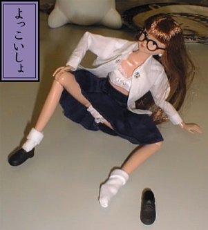 オヤヂっぽいポーズをする29cmドール